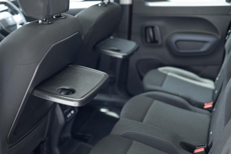 Интерьер Peugeot Rifter 2019 года  (JP) (фото 7 из 23)